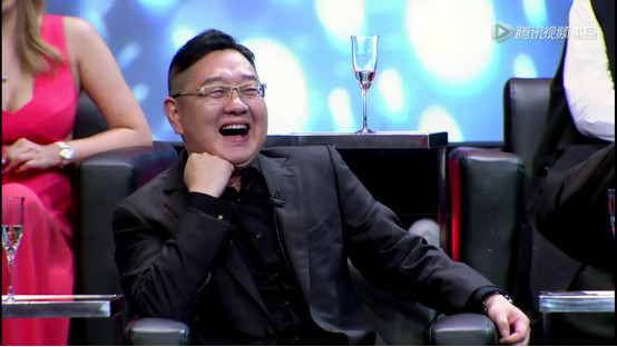 一喝酒就乱“亲人”，原来她是这样豪放的贾玲？