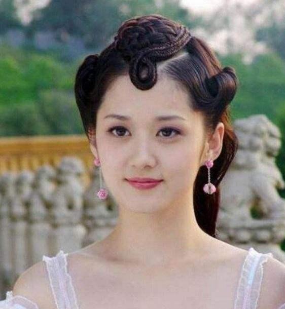 厚重又古板的假发套看烦了,来品品00年代古装剧里女星