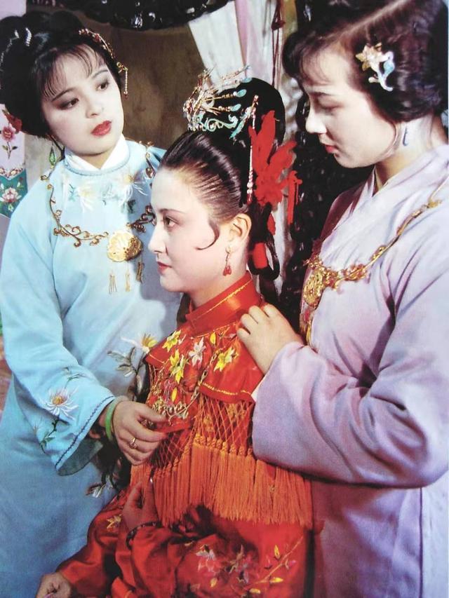 从红楼梦中迎春被孙绍祖虐死看贾元春的艰难处境