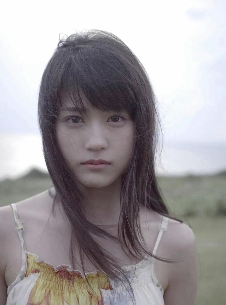 石原里美,有村架纯和服造型比美,大7岁的石原笑出一脸