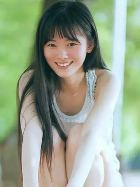 鞠婧祎早期艺术照流出,看清她的真实颜值,有没有整容一目了然