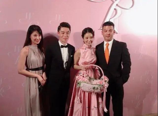 林心如带霍建华与贾静雯合影因孙志浩被指成情敌如今亲如姐妹