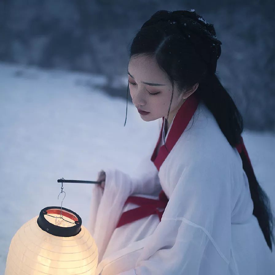 意境唯美古风女生头像| 山月不知心里事 水风空落眼前