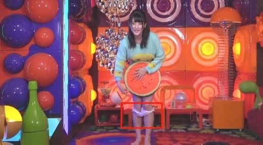 知名女星上节目不穿短裤就开始大秀舞蹈，一个“手滑”后惨了，啥都被人看光了...（组图） - 3