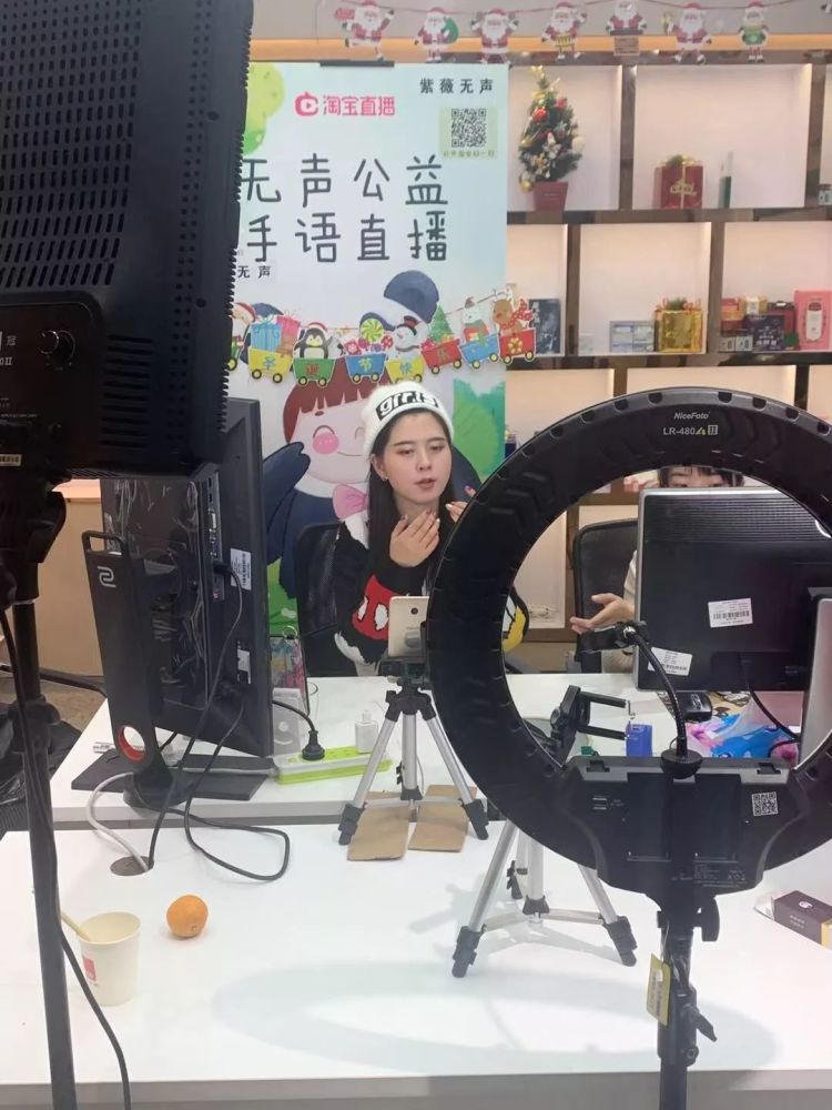 我在热闹的直播间静静带货