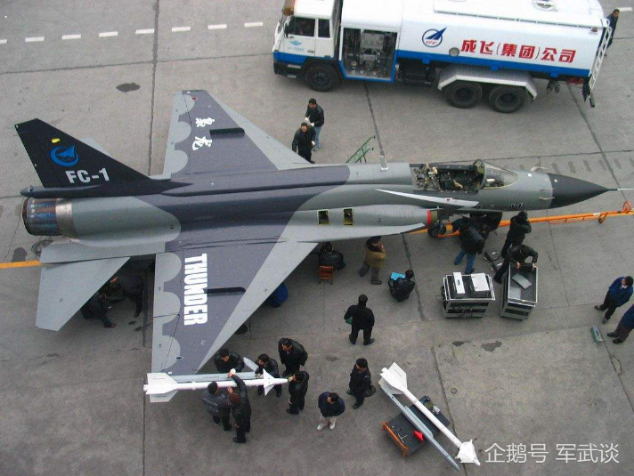 歼-11,歼-15和"枭龙"战斗机都有,但为何歼-10却没有翼尖挂架?