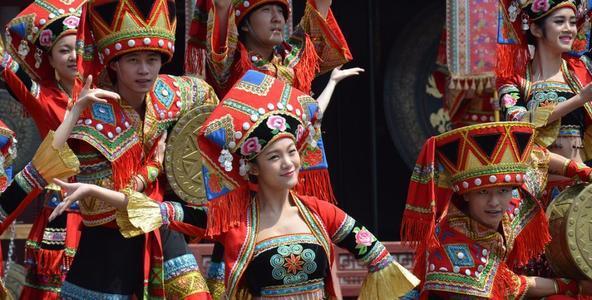 广西壮族人口多还是汉族人口多_广西服饰壮族民族服装
