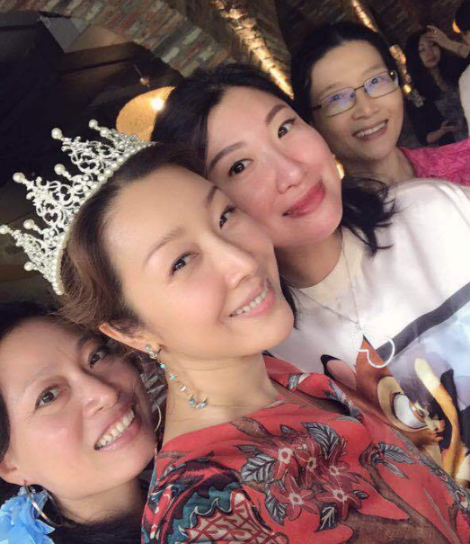 孙悦47岁了,相夫教子12年住大豪宅,过着人人羡慕的奢华生活