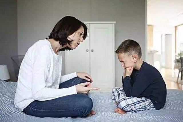 孩子自大,出口伤人,家长不早点管,孩子可能会"自食恶果"