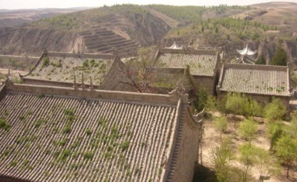 天罩山村人口_山村图片(3)