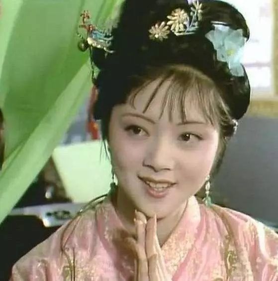薛宝钗的人生一败涂地,不止是因为她无情,更是毁于这