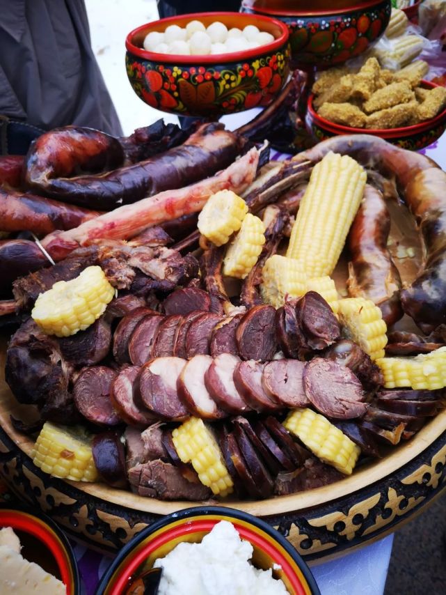 哈萨克族美食-马肉拼盆