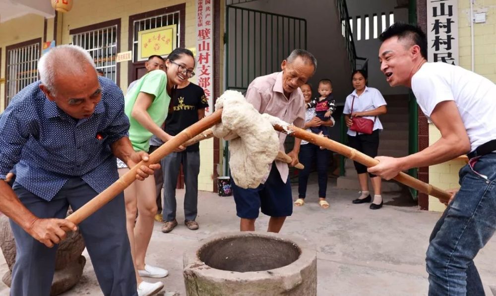 周汉兵摄影作品幸福的脸庞供大家欣赏分析