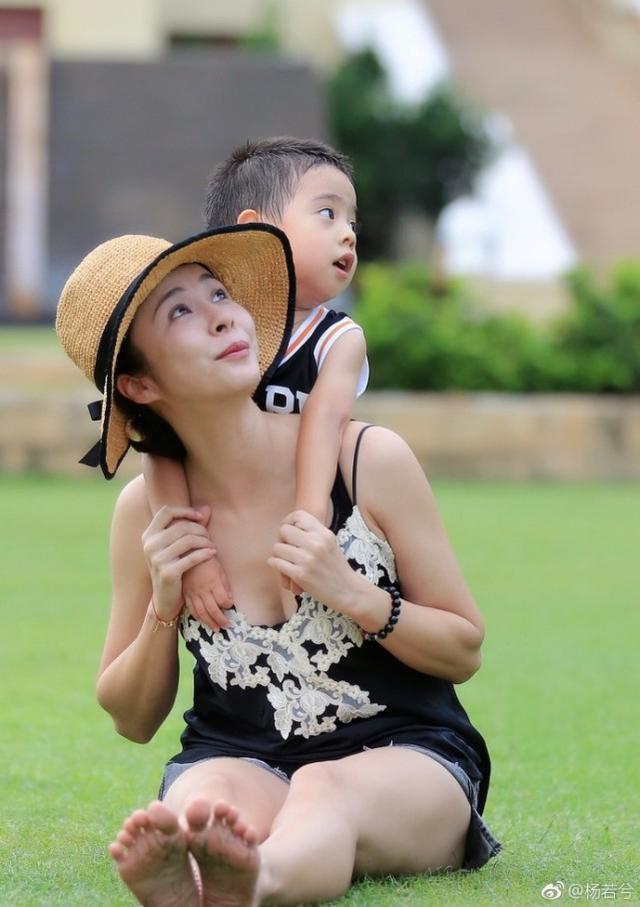 杨若兮近照被大23岁刘威抛弃后连奕名为其抛妻弃女宠成宝