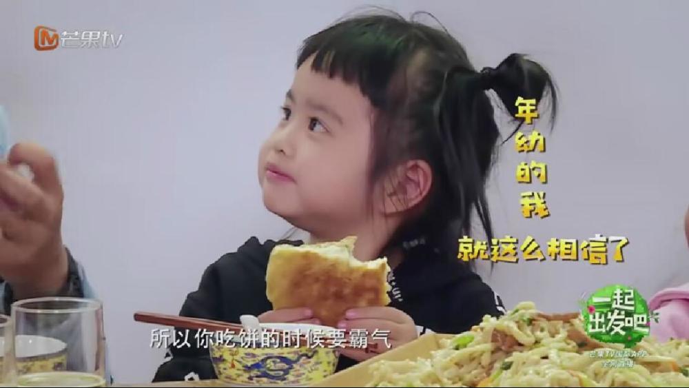 饺子看到虫子吓成表情包,谁注意包贝尔怎么安慰她?差点就信了!