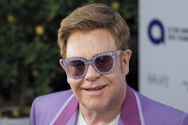 英国传奇歌手艾尔顿强(elton john)16日晚间在奥克兰开唱,没想到却