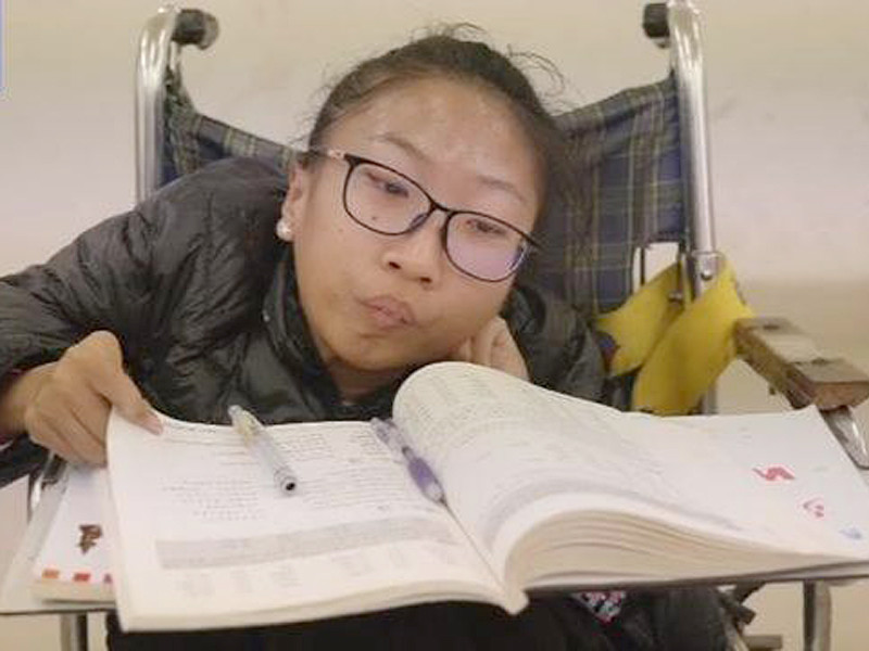 云南轮椅女孩徐瑞阳:2岁患病,延时高考,607分进四川外国语大学