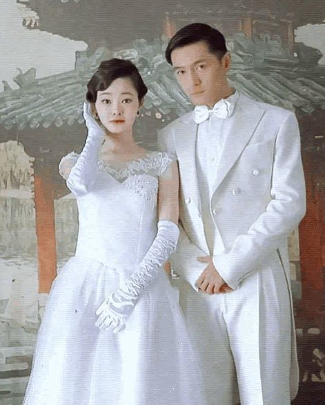宋轶胡歌"婚纱照"被扒,宋轶故意靠近胡歌,看到他的反应:过于真实