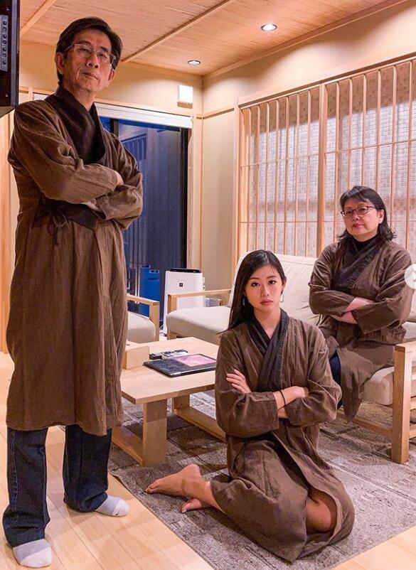 日本爆火健身女博主,拥有傲人双腿,分享日常瘦腰腹动作!