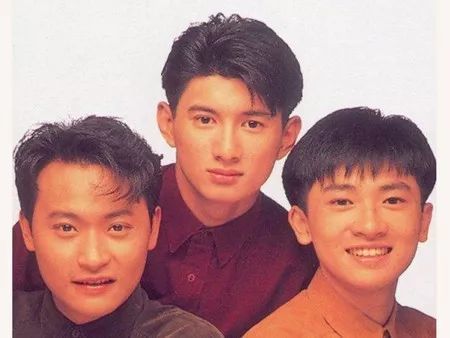 20年前,在济南, 有一位酷似"霹雳虎"吴奇隆的帅气大男孩, 照片在下方