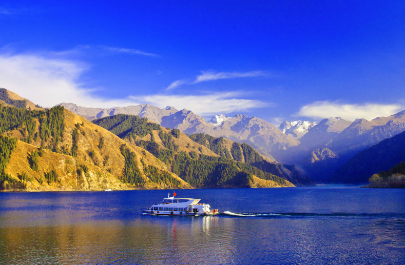 新疆天山天池图片风光壁纸,带你领略大自然的美景