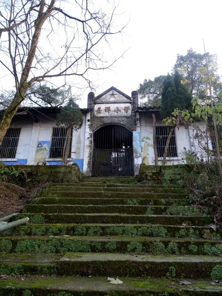 泸州云龙机场旁,有个古老的寨子叫嘉祥