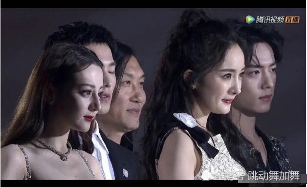 竟然将今年的顶流全部给请了来,不来请来了85后女王杨幂和赵丽颖,还将
