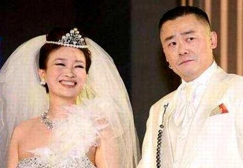 52岁周立波近况曝光,将在美国一直生活,称妻子让自己恶心