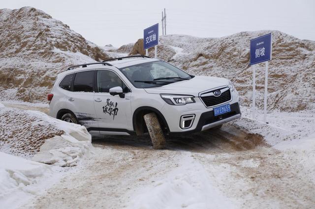 雪地撒野,开着斯巴鲁冬游人间仙境