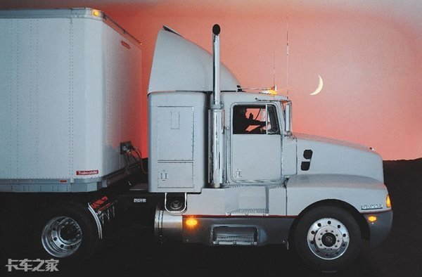 1994年,kenworth卡车公司推出第一款中卡车型t300,该款车型是在t600