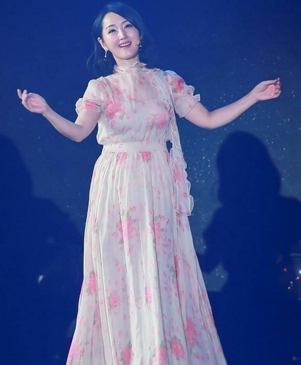 杨钰莹不愧为"不老女神",高颜值少女感十足,依旧焕发青春魅力
