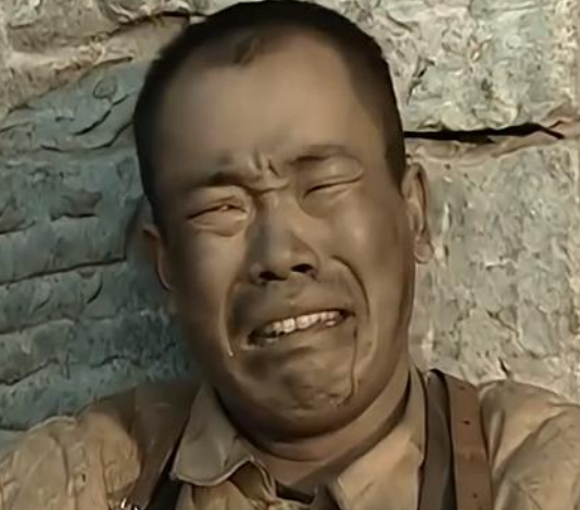 电视剧《亮剑》中李云龙的精锐队员王有胜,为何坐在街边大哭?