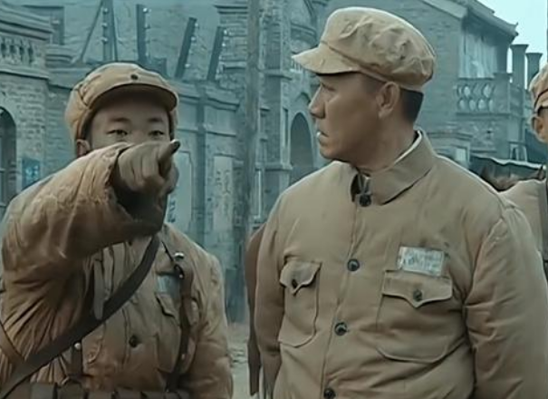 王有胜找李云龙伸冤正当五师的人,要把战利品搬走的时候,王有胜看到