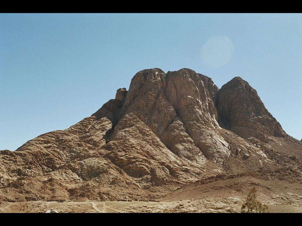 世界上最小的山,海拔仅有48米,远看像块石头