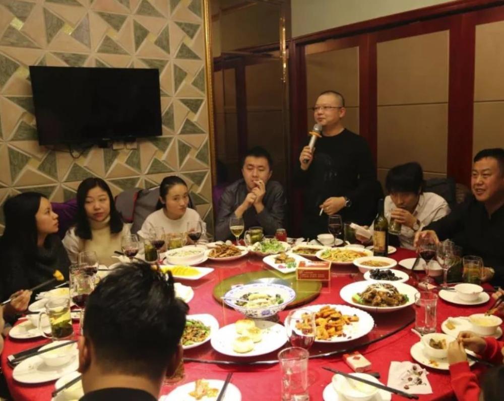 同事请领导吃饭,最后却让你买单!"借花献佛"这招怎么破解?
