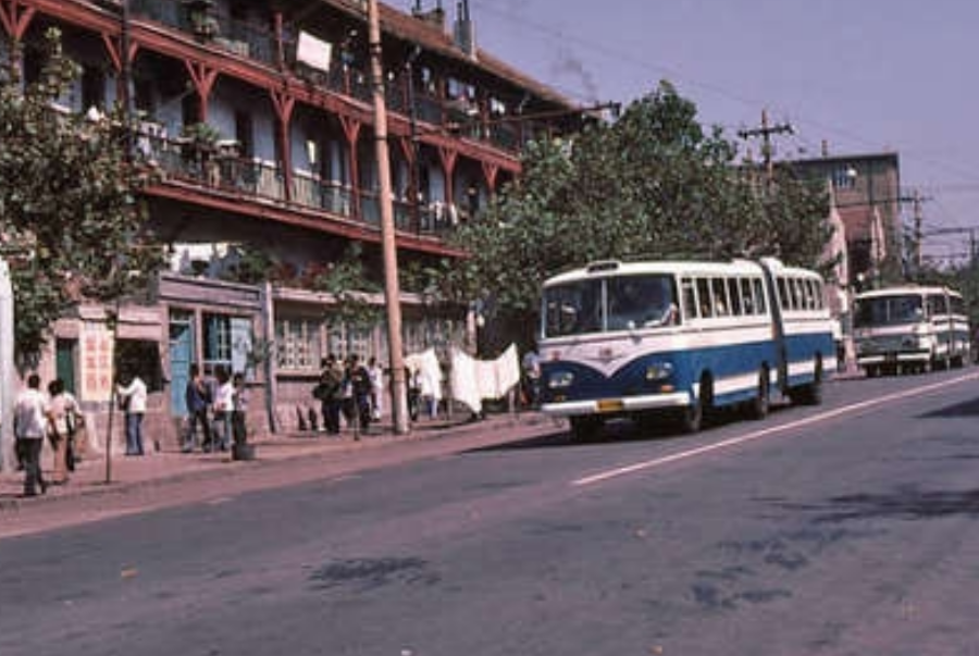 80年代的山东青岛老照片,这座城很安静