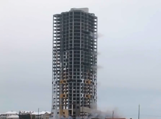 印度高楼一夜崩塌3亿人直呼：中国必须负责？