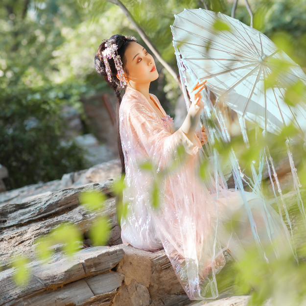 清新古装美女,优雅长裙养眼图片,气质唯美魅力十足