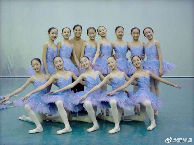 特别神奇的是跳了这么多年的芭蕾舞,蒋梦婕跳起古典舞《丽人行》丝毫