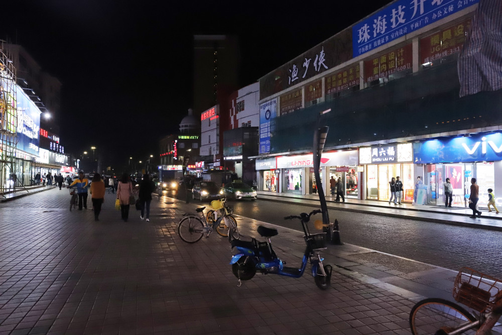 献给行走在忙碌里的每一个珠海人——夜中的南屏街