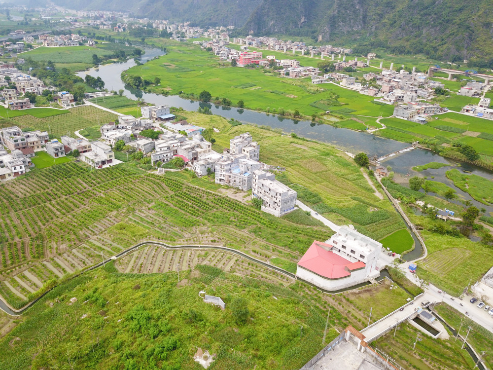 航拍广西特色乡镇之都安瑶族自治县高岭镇实景风光旖旎山光水色非常