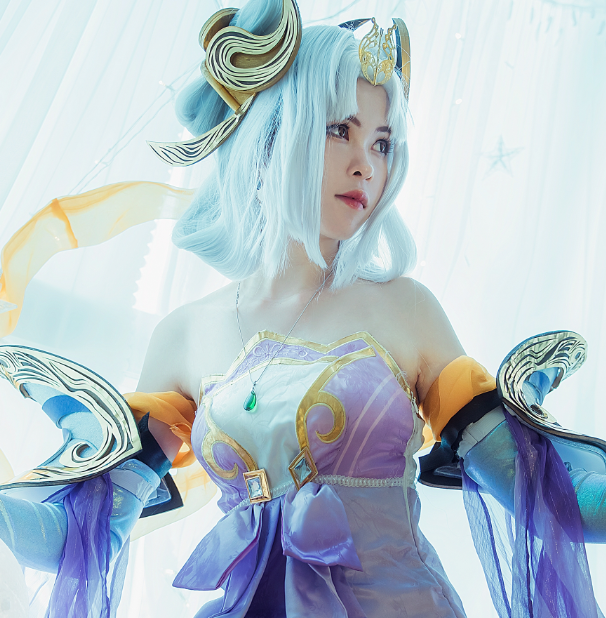 王者cosplay的专属头像,乔巴情侣头像一左一右 王者荣耀嫦娥cosplay,粉装玉琢面如冠玉