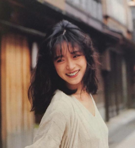她遭家人背叛,与梅艳芳争夺渣男割腕自杀,是谁毁了中森明菜一生