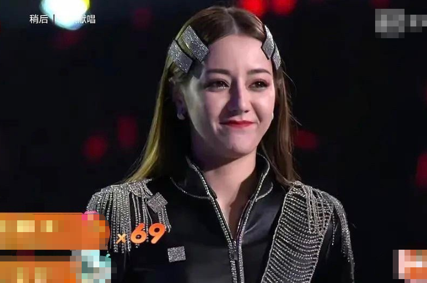 跨年晚会迪丽热巴脸肿遭吐槽,杨紫被质疑假唱,王一博粉丝还被怼