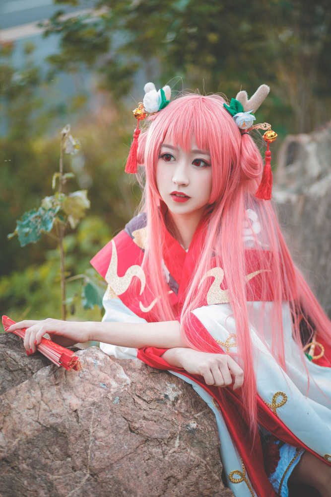春日山茶汉服小鹿酱,这么可爱的女孩子一定受人喜欢!