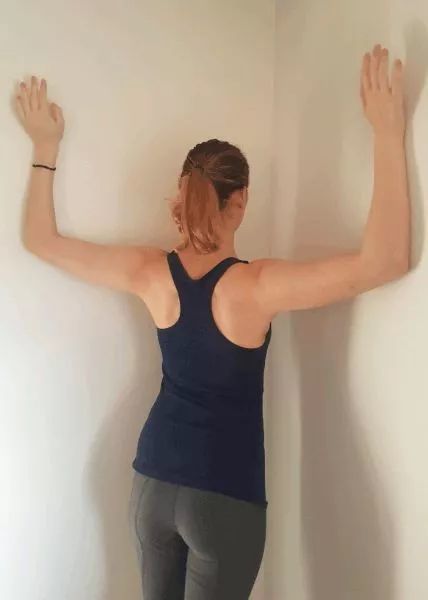 练瑜伽,为什么建议你经常拉伸胸小肌?