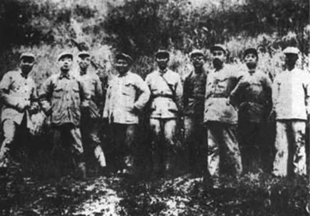 老红军回忆:长征出发,命令只到团长,战士并不知详情