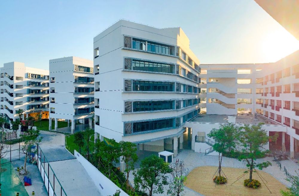 龙华区华南实验学校位于 民治街道梅观路与民康路交会处东侧 是一所