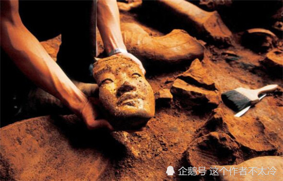 4万件出土兵器,揭秘2200年前秦朝黑科技,误差不到一根头发丝!