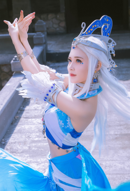 cos《秦时明月》雪女,优雅动人的绝美少女